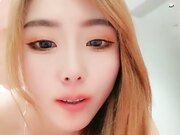 白丝高跟露脸性感的骚宝贝激情大秀直播 给小哥深喉大鸡巴 按着屁股狂草抽插