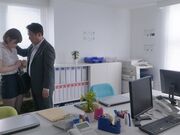 上班前 休息时 甚至加班时 我讨厌的老板舔我并让我高潮1