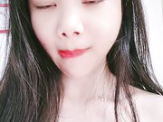 大过年了 也不忘记赚外快 卧室中和娇小老婆口交打飞机 玩穴啪啪后入女上位摇起来