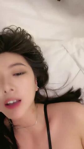 车模下海 性感颜值美女 吸蛋舔屌超淫荡 特殊视角插穴 主动骑乘位 美臀大力猛砸