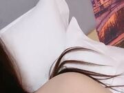 红唇妖艳漂亮小姐姐 头套炮友激情操逼 跪着舔屌口交 拉手后入撞击2