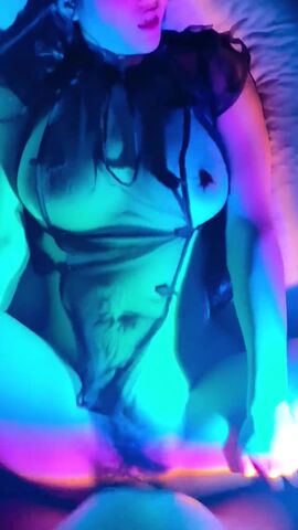 高颜值大奶小姐姐