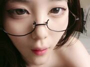 极品尤物黑丝美少女全程露脸让大哥抱在怀里用道具抽插骚穴2