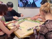 ED Mosaic 四个人玩脱衣麻将 输光了玩4P1