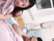 劲爆吃瓜山东捉奸事件骚货偷情还理直气壮趁老公不在家喊来野汉子偷情正在啪啪老公闯入