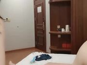 幸福老哥和童颜大奶两个00后嫩妹双飞JQ啪啪1