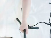 甜美少女 被胖大叔尽情玩弄 张开双腿扣骚穴 按摩器自慰 主动骑乘位深插1