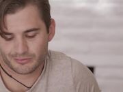 黑发披肩女孩激情摸小穴屁股做脸色用逼蹭嘴玩的就是刺激肉棒插入阴道干到射