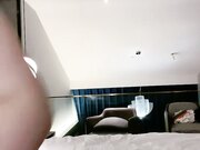 巨乳风骚网红美女 酒店约炮激情操逼 埋头吃屌好骚 主动骑乘位奶子直晃