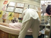 我永远不能告诉我的父母 天然G罩杯天真的美少女第一次尿尿潮吹2