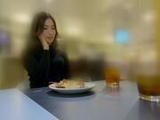 她猛烈地摇晃她的臀部 第一次体验无与伦比的美丽2