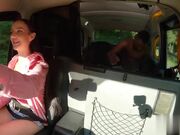 把又长又粗的肉棒塞进娇小淫娃的身体