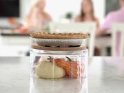 凯蒂 库什对继兄说 我想让你操我的馅饼