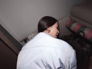 金发巨乳女儿偷看A片被继父发现直接被带上床啪啪啪