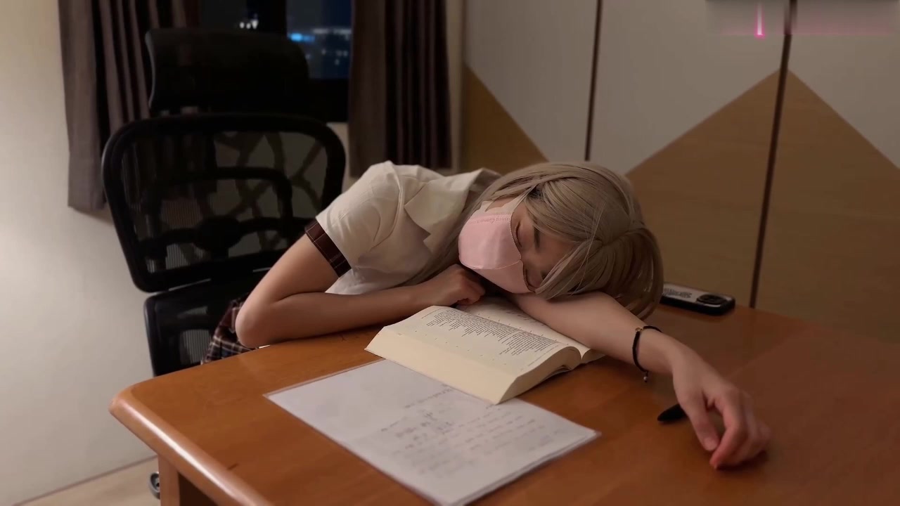 既然妳要把身体交给男同学，不如就先交给我吧!