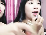 高颜值清纯姐妹俩外加一条狗狗直播 姐妹俩互搞 小阴穴对准姐姐的小淫穴