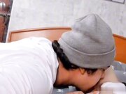 漂亮美眉吃鸡啪啪_在家被男友骚逼舔的很舒坦_扒开内内就开车_射了一奶子