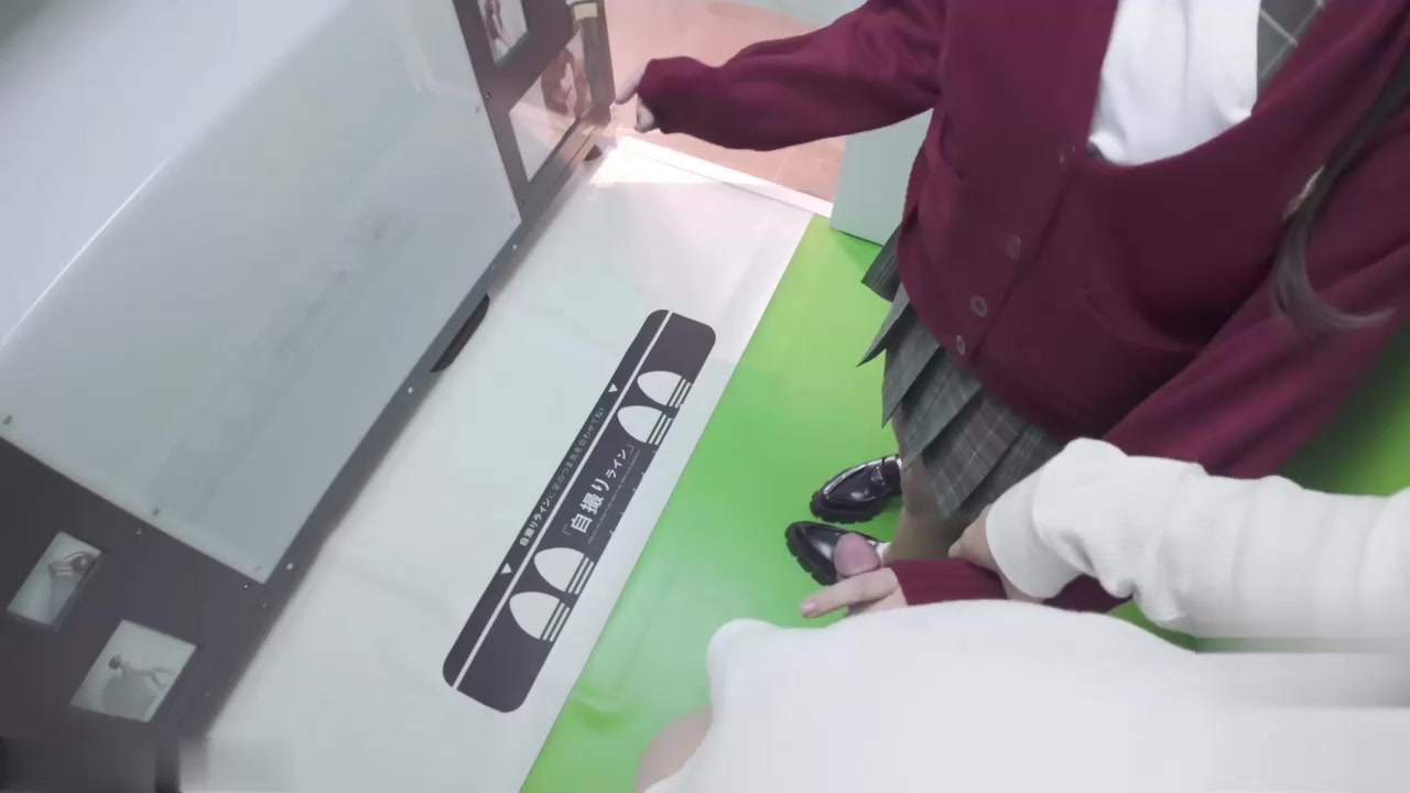 我穿着校服打球时弄得一团糟