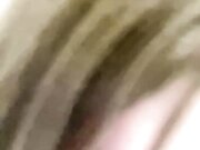 甜美活泼美少女 撩起衣服揉捏奶子 粉穴特写手指扣入 水声哗哗娇喘好听