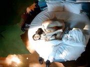 高颜值肤白貌美的小美女酒店私会网友奶子又白又大男的情不自禁躺在怀里吃咪咪