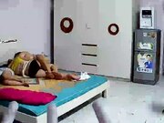 破解家庭网络摄像头监控偷拍孩子熟睡后夫妻偷偷做爱这夫妻性欲也太强了