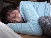 一名在街头强奸中被绑架并入狱的女教师 录制的镜头被泄露 宮西ひか1