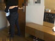 剧情演绎渣男下班饥渴难忍待女友专心追剧偷偷遛到隔壁房间把正在休息的女友闺蜜