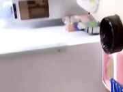 当着女友面操闺蜜，女友一会出来偷看一下，最后还内射帮忙递纸巾