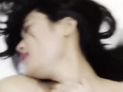 约两个深圳模特酒店3P啪啪 两美女轮着操 一根鸡巴忙不过来 真性福