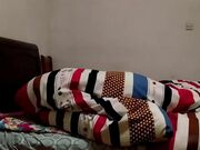 老夫少妻大叔貌似性欲强媳妇安全期还没有过就强行过性生活草出血了还边搞边拍照