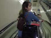 给女友带着跳蛋一路挑逗