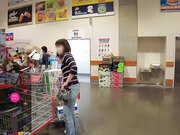 给女友带着跳蛋一路挑逗