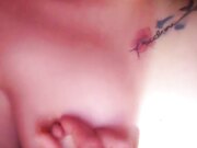 被窝里的人妻少妇让小哥趴在身下吃奶舔逼好刺激 阴唇都屌起来了