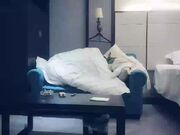 一线天肥逼可爱妹子 赵总操完加钟小天来操 沙发上掰穴无套抽插