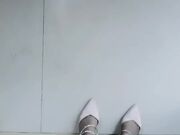 爆裂黑丝骚妇勾搭男人做爱上瘾 勾搭来家维修电线的电工做爱操