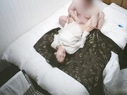 鸡巴硬得发红 干她的时候她浪叫着求快 淫水淌得满腿都是