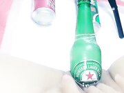 虐逼第一人 把手和脚都能塞进逼里 可乐啤酒易拉罐也塞进逼里自慰