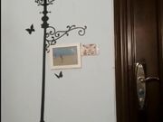 胸大性感的美女豆芽姐晚上喝醉酒误闯隔壁陌生男邻居家倒在床上睡着