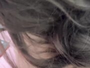 女儿一边跟男朋友打电话 一边给爸爸舔鸡巴