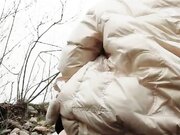 户外勾引村头闲待的老头一起上山老色鬼开始装逼说自己保守逼一露立刻淫荡起来