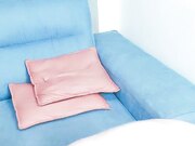 一线天妹子和男友在沙发上啪啪做爱 完美露脸解锁花式操穴