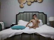 胸前满纹身极品女 转战到床上第二炮 拿出振动棒抽插 69姿势口交抽插美臀很享受