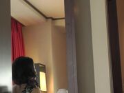 认真却欲求不满的素人女孩初次体验女性风俗 3