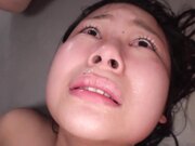 她抚摸着从内裤中勃起的肉棒1