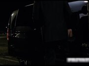 在 Lina 变得性感之前 用她们的阴部吸吮和骑乘一根硬鸡巴