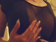 美乳女神黑色紧身浴室发骚自慰视频