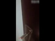 剧情演绎打工妹午休被小偷潜入