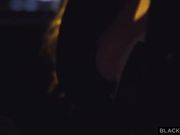 极品娇嫩小美女被大黑吊无套内射