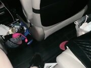 丰满身材尖尖奶头少妇户外双人车震 夜晚车后座啪啪翘着大白屁股上下套弄