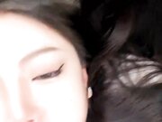 西奶带骚闺蜜约啪大哥玩双飞，全程露脸一起舔大鸡巴，让大哥多体位蹂躏爆草，淫声荡语表情好骚，全射她嘴里